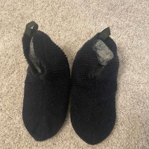 NWT navy bombas gripper slipper size XS